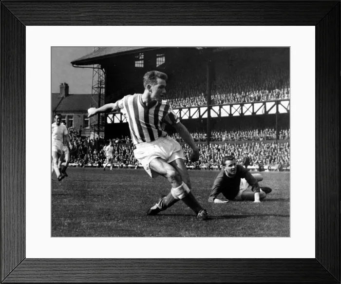 Framed Print : Brian Clough in action for Sunderland, shooting home Sunderland Framed Print : Brian Clough in action for Sunderland, shooting home Sunderland