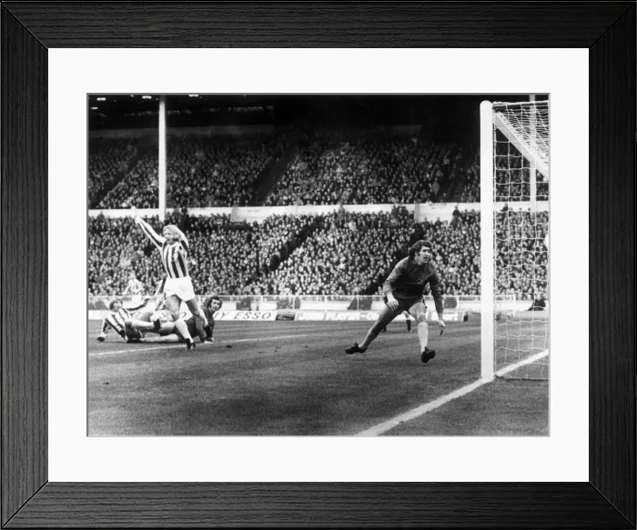 Framed Print : Chelsea v Stoke City 1972 League Cup Final Terry Conroy scores Stoke Framed Print : Chelsea v Stoke City 1972 League Cup Final Terry Conroy scores Stoke