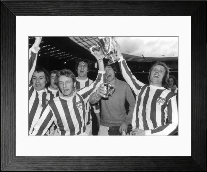 Framed Print : Chelsea v Stoke City 1972 League Cup Final Marsh, Eastham, Ritchie Framed Print : Chelsea v Stoke City 1972 League Cup Final Marsh, Eastham, Ritchie