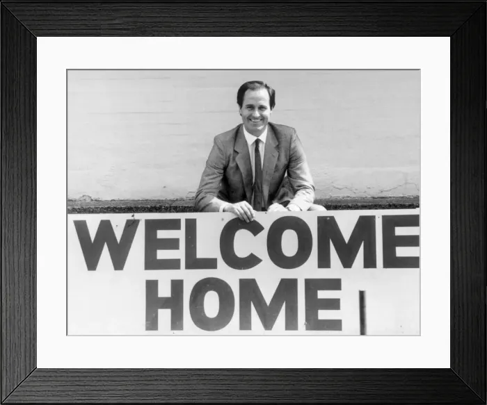 Framed Print : George Graham, member of the 1971 double team, returns to Arsenal as manager after 3 Framed Print : George Graham, member of the 1971 double team, returns to Arsenal as manager after 3