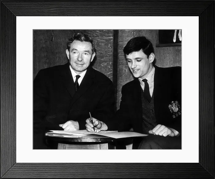 Framed Print : Eddie Colquhoun signs for West Brom, February 1967, manager Jimmy Hagan looks Framed Print : Eddie Colquhoun signs for West Brom, February 1967, manager Jimmy Hagan looks