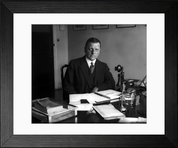 Framed Print : Mr George Allison former Arsenal manager April 1927 who was to broadcast a running Framed Print : Mr George Allison former Arsenal manager April 1927 who was to broadcast a running
