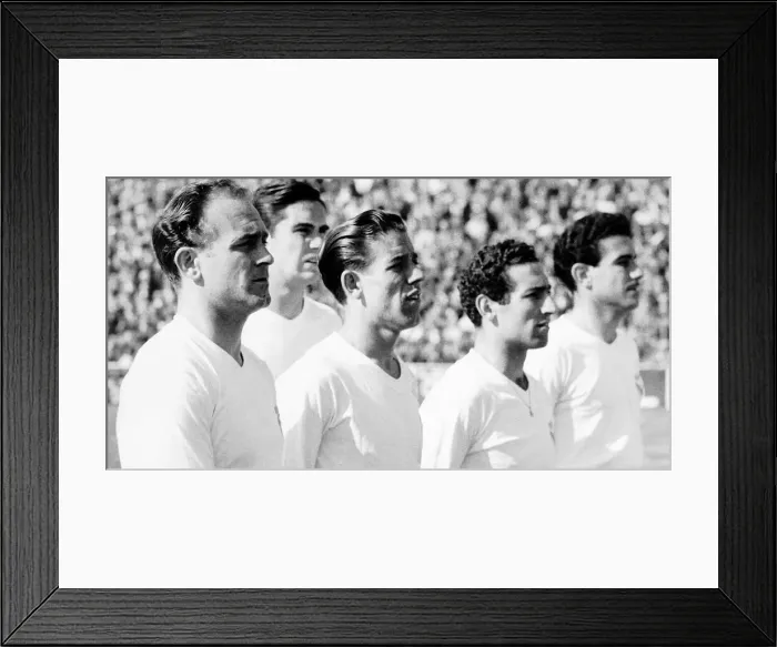 Framed Print : Real Madrid Football Team in Nice for European Cup quarter final 2nd leg match against Framed Print : Real Madrid Football Team in Nice for European Cup quarter final 2nd leg match against