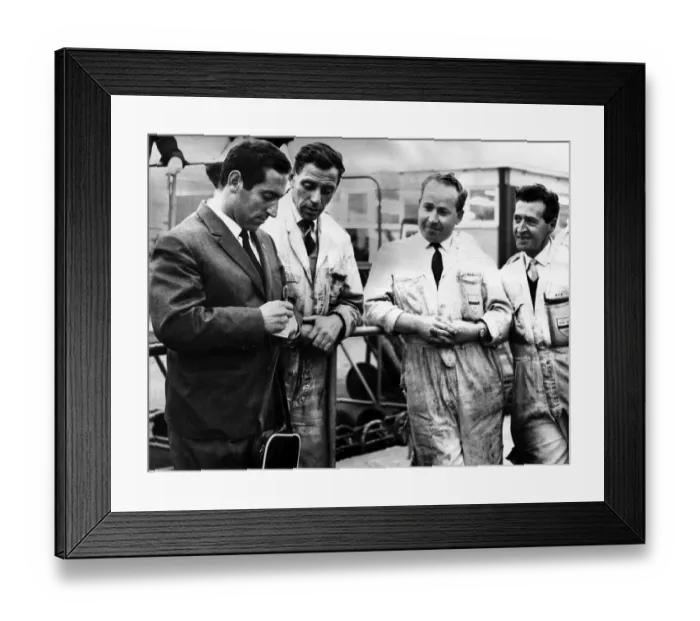 Framed Print : Francisco Gento Real Madrid football player signs autographs at Glasgow Airport