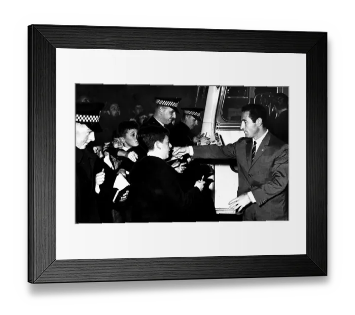 Framed Print : Gento Real Madrid football player arrives in Glasgow for European Cup football match tie Framed Print : Gento Real Madrid football player arrives in Glasgow for European Cup football match tie