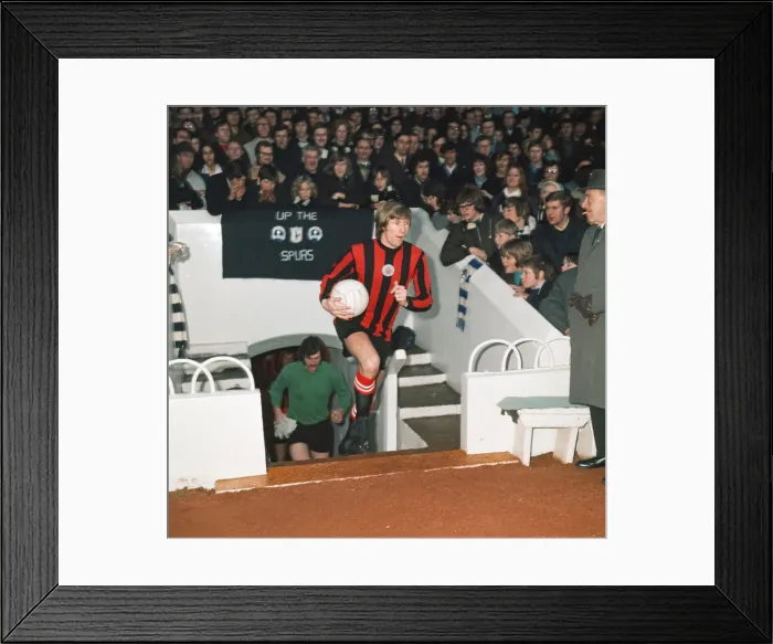 Framed Print : Manchester Citys Colin Bell seen here running out at the start of the match against Framed Print : Manchester Citys Colin Bell seen here running out at the start of the match against