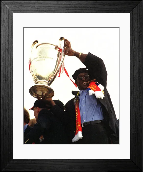 Framed Print : Manchester United Victory Celebrations May 1999. Pictured Framed Print : Manchester United Victory Celebrations May 1999. Pictured
