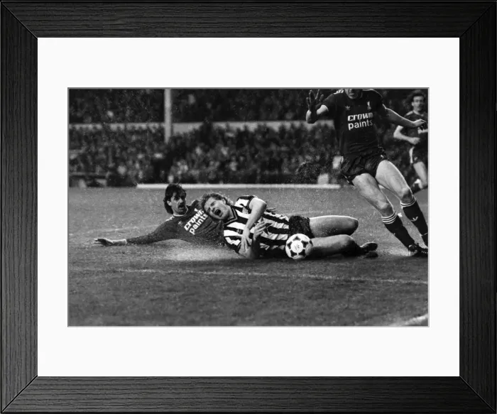 Framed Print : Liverpool v. Newcastle United. December 1985 Paul Gascoigne breaks through
