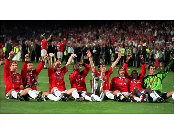 Manchester United Team celebrate after winning European Cup May 1999
