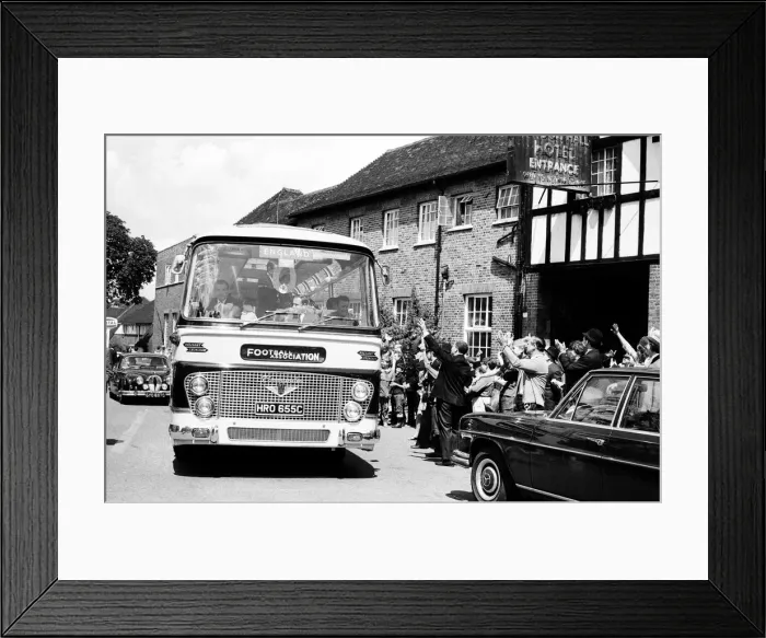 Framed Print : The England team at Roehampton on the eve of the World Cup final