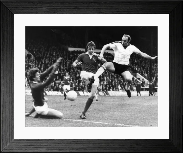 Framed Print : Bryan Robson (right) scores Sunderlands 2nd goal past Charlton goalkeeper Graham Tutt Framed Print : Bryan Robson (right) scores Sunderlands 2nd goal past Charlton goalkeeper Graham Tutt