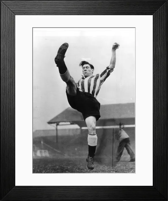 Framed Print : Len Shackleton Sunderland football player December 1948 Framed Print : Len Shackleton Sunderland football player December 1948