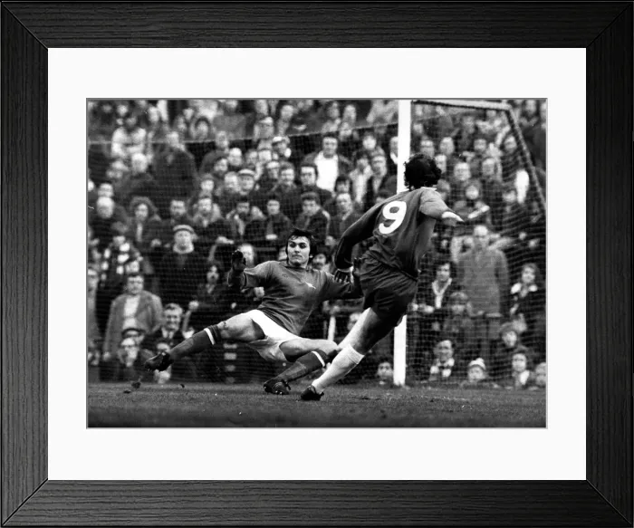 Framed Print : Birminghams Bob Hatton (right) fails to find a way past Arsenal goalkeeper Jimmy Framed Print : Birminghams Bob Hatton (right) fails to find a way past Arsenal goalkeeper Jimmy