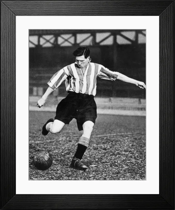 Framed Print : Len Shackleton Sunderland football player December 1948 Framed Print : Len Shackleton Sunderland football player December 1948