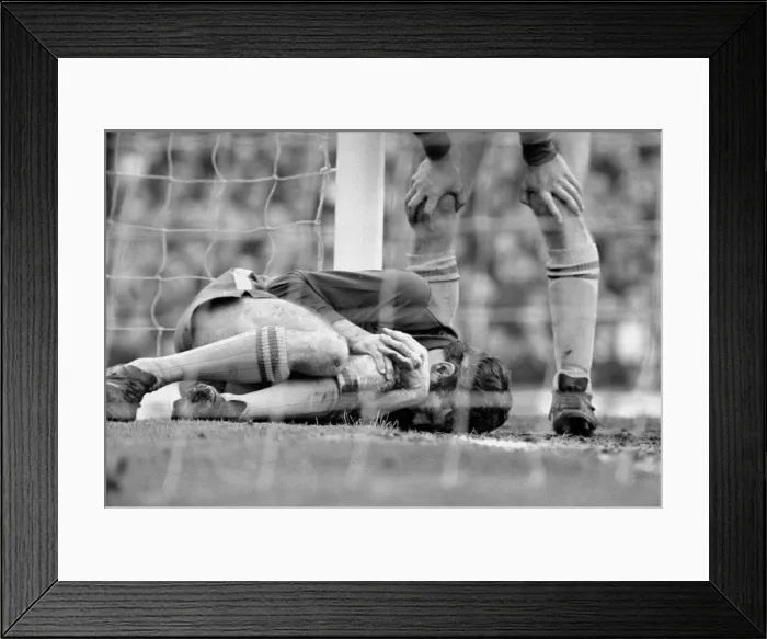Framed Print : FA Cup Final replay at Old Trafford. Chelsea 2 v Leeds United 1 after extra time