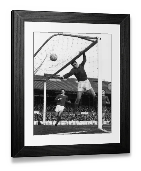 Framed Print : English League Division One match at Stamford Bridge. Chelsea 0 v Arsenal 0 Framed Print : English League Division One match at Stamford Bridge. Chelsea 0 v Arsenal 0