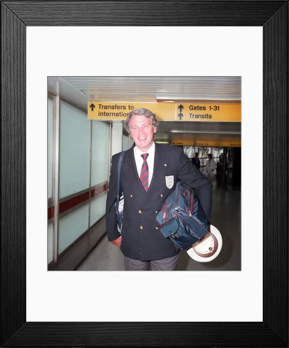 Framed Print : Bobby Robson England Manager returns to the UK after competing in the 1986 World Cup