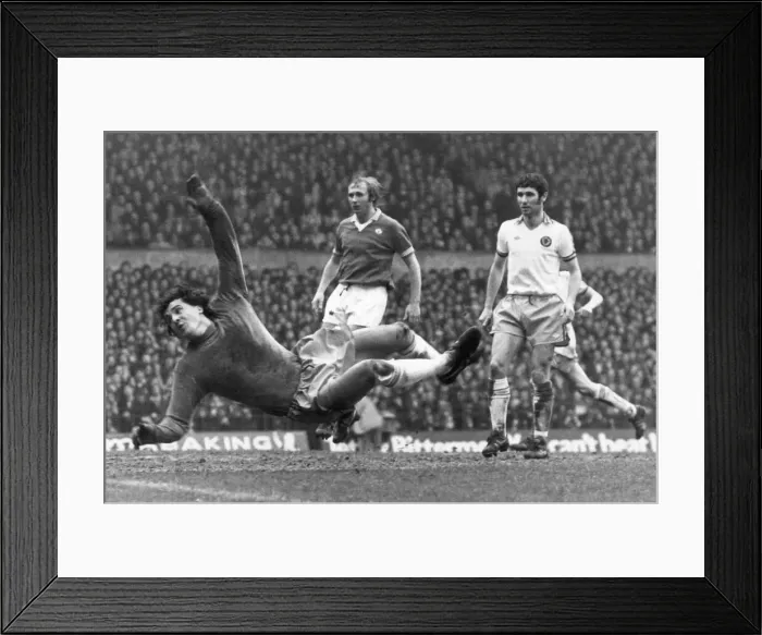 Framed Print : FA Cup Quarter Final match at Old Trafford. Manchester United 2 v Aston Villa 1 Framed Print : FA Cup Quarter Final match at Old Trafford. Manchester United 2 v Aston Villa 1