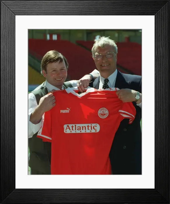 Framed Print : Ebbe Skovdahl new manager of Aberdeen football club, introduced to the media Framed Print : Ebbe Skovdahl new manager of Aberdeen football club, introduced to the media