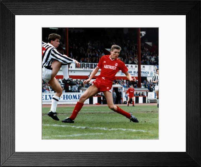 Framed Print : Kevin McGowne football player for St Mirren defends goal from Willem van der Ark of