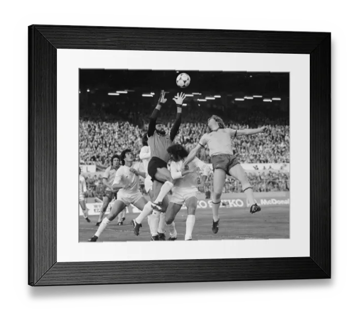 Framed Print : European Cup Winners Cup Final. Valencia 0 Arsenal 0 After extra-time Arsenal