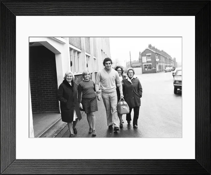 Framed Print : Peter Shilton, Tony Waddingtons record signing reported to Stoke FC ground for Framed Print : Peter Shilton, Tony Waddingtons record signing reported to Stoke FC ground for