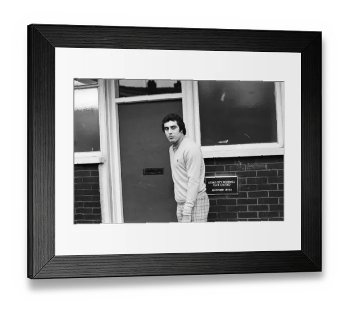 Framed Print : Peter Shilton, Tony Waddingtons record signing reported to Stoke FC ground for