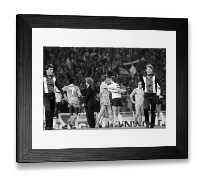 Framed Print : Spurs players celebrate. FA Cup Final replay 1981. Tottenham Hotspur 3 v