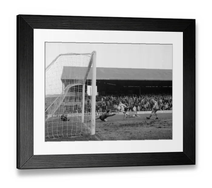 Framed Print : English League Division Two match. Cardiff City 5 v Plymouth Argyle 1 Framed Print : English League Division Two match. Cardiff City 5 v Plymouth Argyle 1