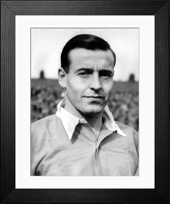 Framed Print : Lewis, centre forward for Arsenal. 17th September 1946 Framed Print : Lewis, centre forward for Arsenal. 17th September 1946