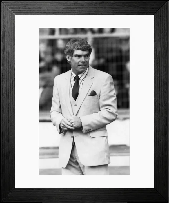Framed Print : Len Ashurst Sunderland Football Manager at Wembley stadium for League Cup final against Framed Print : Len Ashurst Sunderland Football Manager at Wembley stadium for League Cup final against