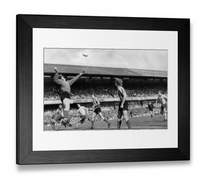 Framed Print : Sunderland v Arsenal league match at Roker Park August 1976