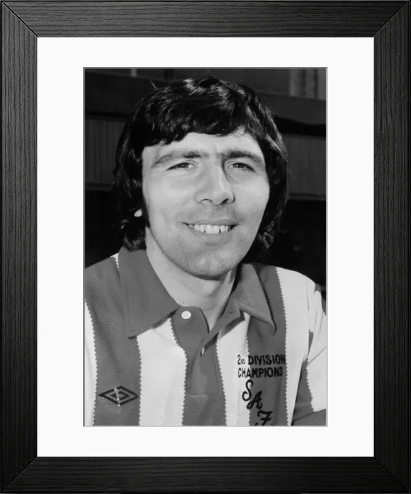 Framed Print : Ian Porterfield Sunderland Football Player August 1976 Framed Print : Ian Porterfield Sunderland Football Player August 1976