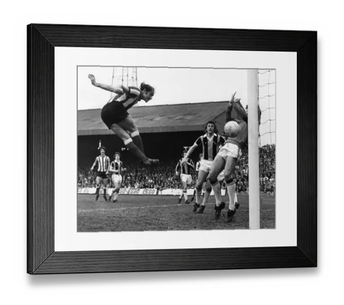 Framed Print : Hull City v Sunderland league match at Boothferry Park April 1976 Framed Print : Hull City v Sunderland league match at Boothferry Park April 1976