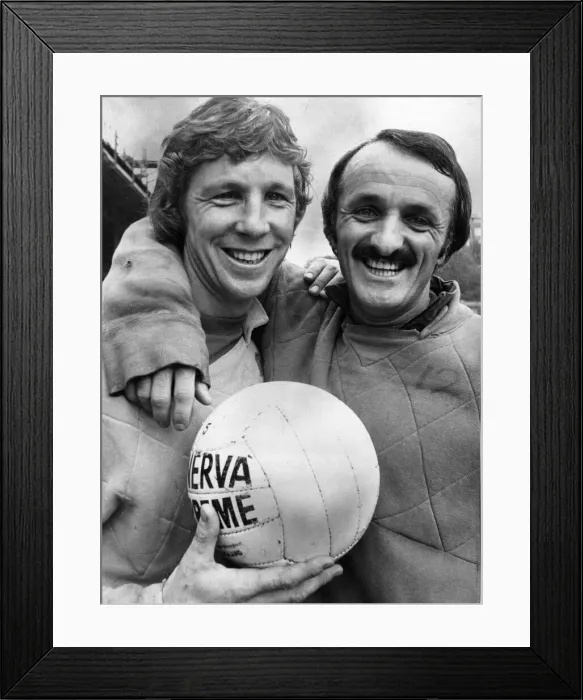 Framed Print : Jim Montgomery Southampton goalkeeper (left), on loan from Sunderland Framed Print : Jim Montgomery Southampton goalkeeper (left), on loan from Sunderland