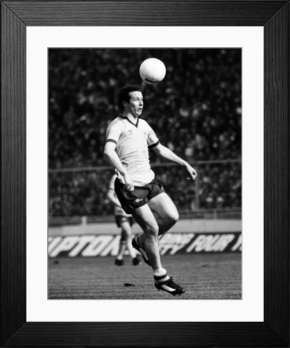 Framed Print : FA Cup final 12th May 1979. Arsenal 3 v 2 Manchester United. Liam Brady in action