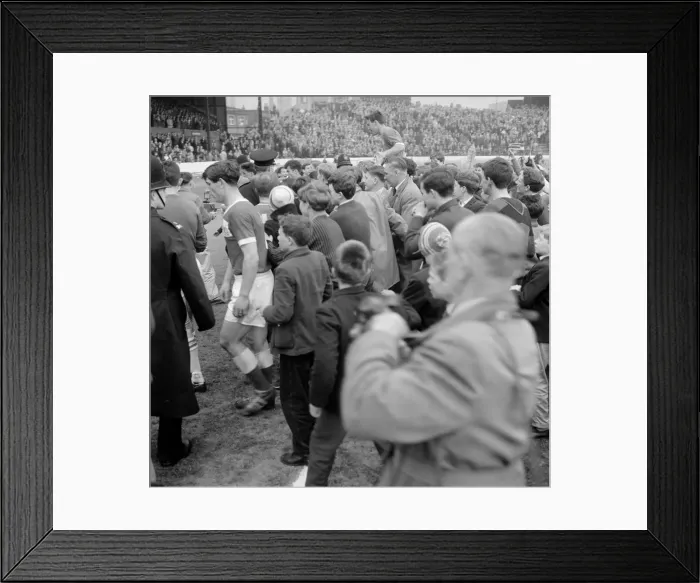 Framed Print : English League Division One match at Stamford Bridge. Chelsea 4 v Nottingham Forest Framed Print : English League Division One match at Stamford Bridge. Chelsea 4 v Nottingham Forest