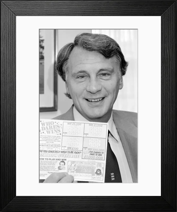 Framed Print : Bobby Robson England Manager with Daily Mirror Who Dares Wins competition promotion cards Framed Print : Bobby Robson England Manager with Daily Mirror Who Dares Wins competition promotion cards