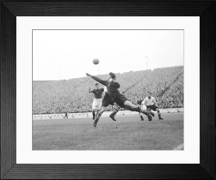 Framed Print : Chelsea v Preston Division One 1954 / 55. George Thompson the Preston goalie punches clean Framed Print : Chelsea v Preston Division One 1954 / 55. George Thompson the Preston goalie punches clean