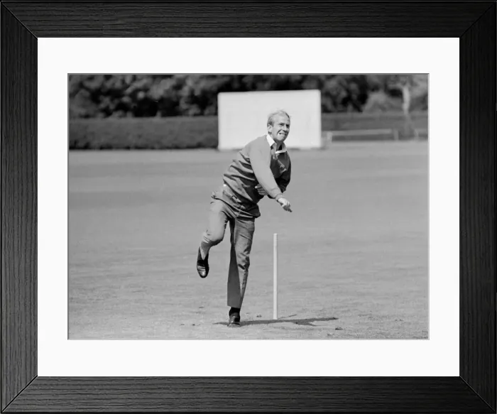 Framed Print : England footballer Bobby Charlton relaxes with a game of cricket the day before taking