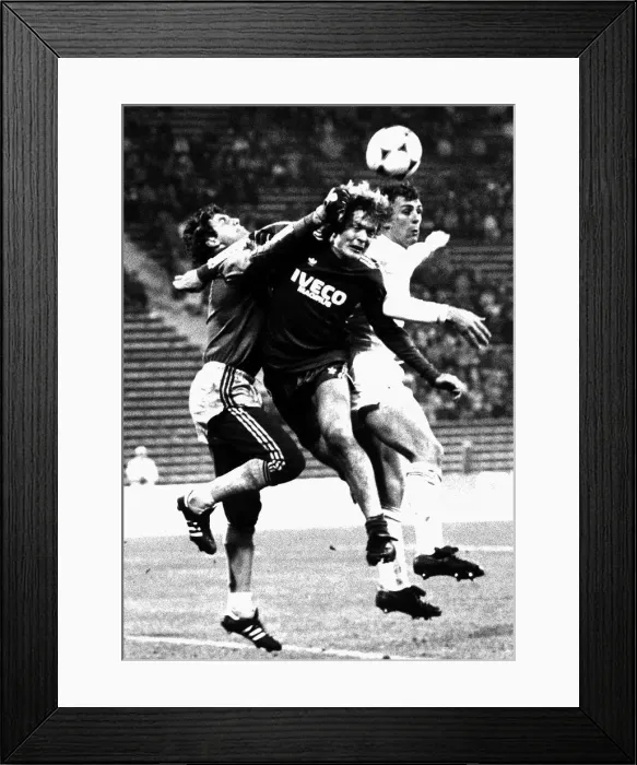 Framed Print : Bayern Munich v Tottenham Hotspur - 1983 Graham Roberts of spurs in action