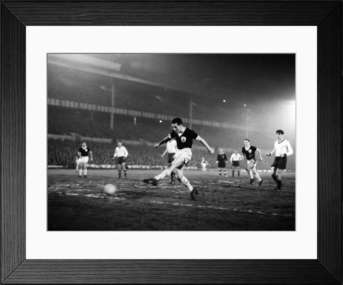 Framed Print : Tottenham Hotspur v Tbilisi Dynamo friendly match 14th November 1960 Framed Print : Tottenham Hotspur v Tbilisi Dynamo friendly match 14th November 1960