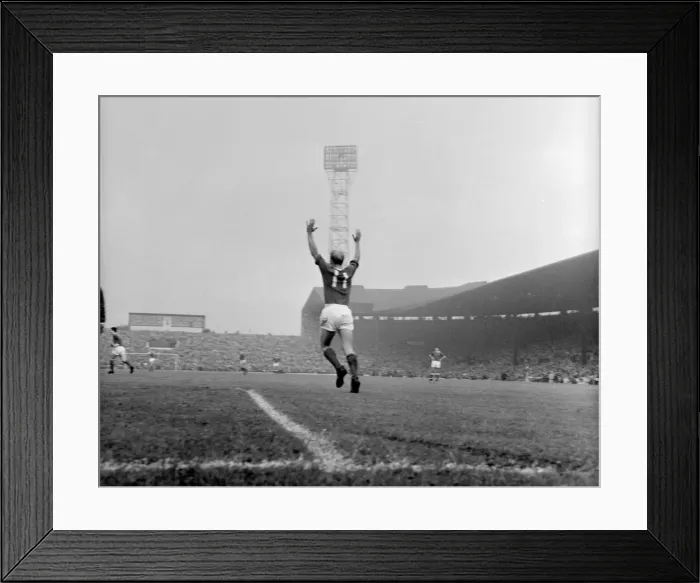 Framed Print : English League Division One match at Old Trafford. Manchester United 5 v Everton 1