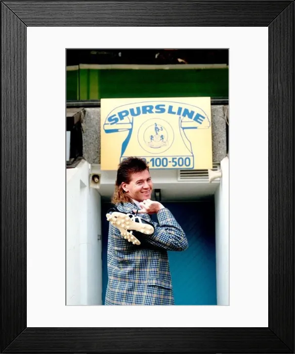 Framed Print : Chris Waddle about to go down Spurs Tunnel with boots hanging over his shoulder Framed Print : Chris Waddle about to go down Spurs Tunnel with boots hanging over his shoulder