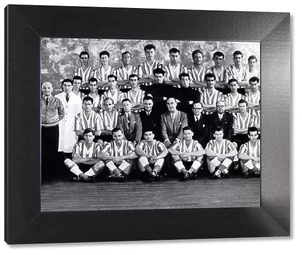 Sunderland Football Club Team Picture 1957-58 Front Row L-R Len Shackleton Don