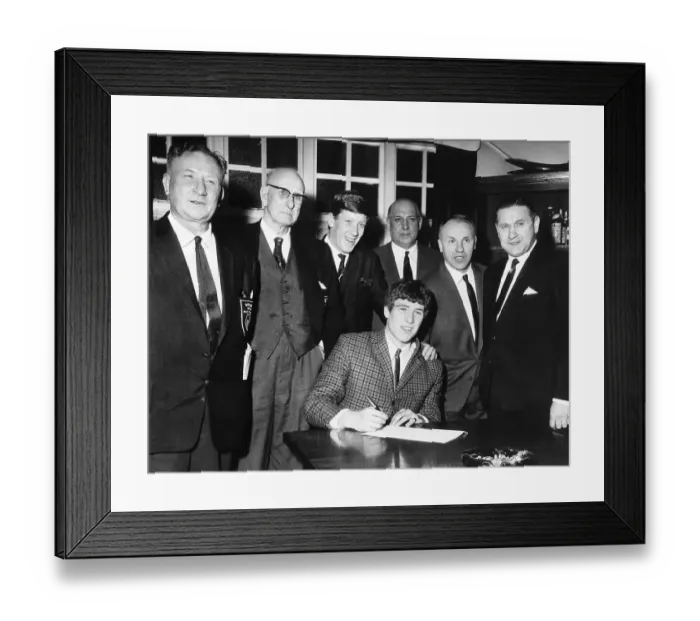 Framed Print : Emlyn Hughes signs for Liverpool FC February 1967 watched by Bill Shankly second