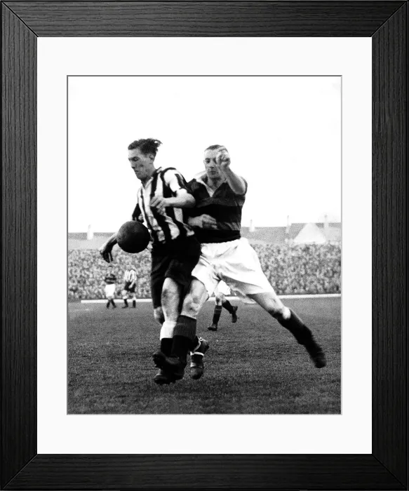 Framed Print : Len Shackleton Newcastle (left) in action, 1947 Framed Print : Len Shackleton Newcastle (left) in action, 1947