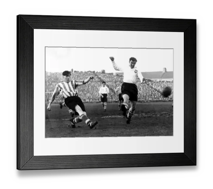 Framed Print : Len Shackleton of Sunderland shoots past Corbett 1948 during the Sunderland v