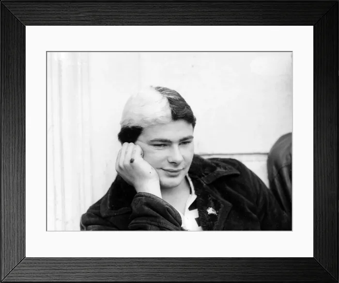 Framed Print : Spurs fan Dale Mitchell, with hair dyed blue and white queues for tickets to the Cup