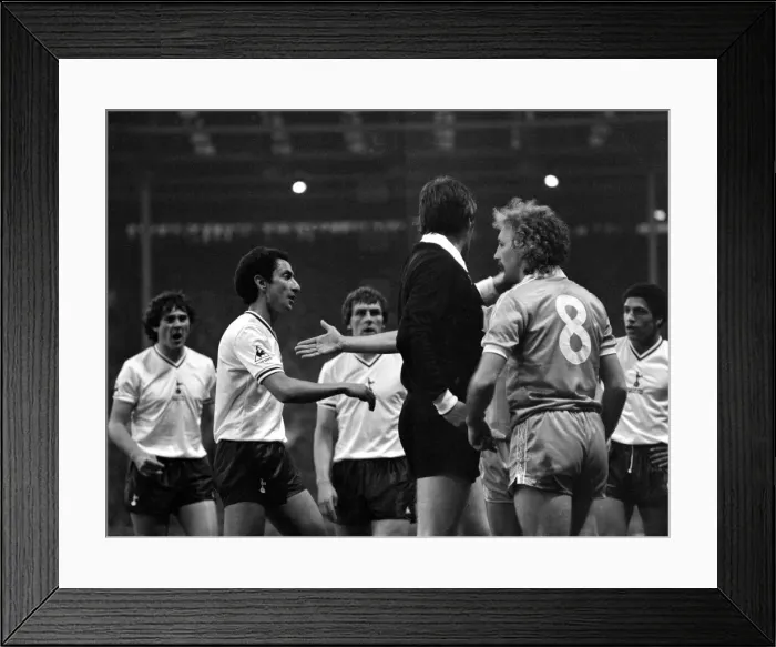 Framed Print : Spurs players argue with the referee l-r Steve Perryman, Ossie Ardiles Framed Print : Spurs players argue with the referee l-r Steve Perryman, Ossie Ardiles